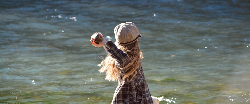 Batu yang Dilempar pasti Kembali ke Tanah