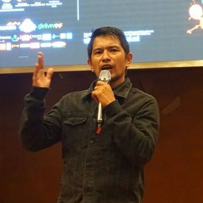 Polisi Hebat Itu Bernama Aiptu Sutisna, Melawan Kekerasan dengan Diam