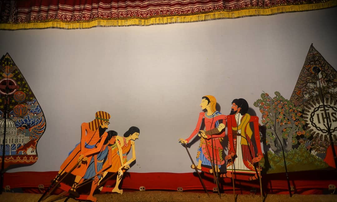 Memahami Kengawuran Politik