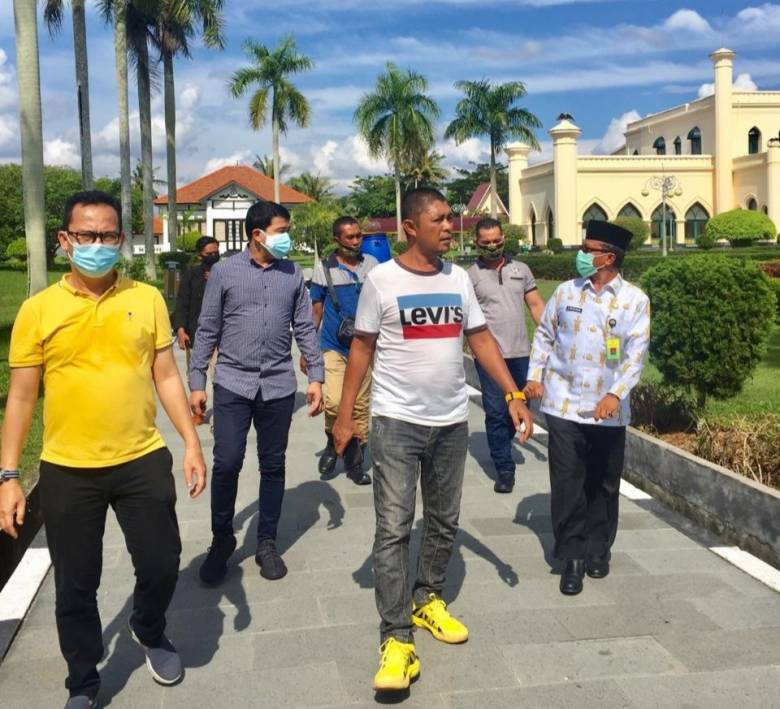Sepulangnya dari Bengkalis, Waketum PP AMPG berkeliling Istana Siak