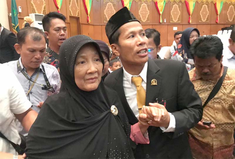 Lewat Sebuah Foto bersama Ibunya, Eet Sampaikan Ucapan Hari Ibu