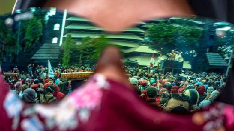 Menguji Omnibus Law ke Mahkamah Konstitusi?