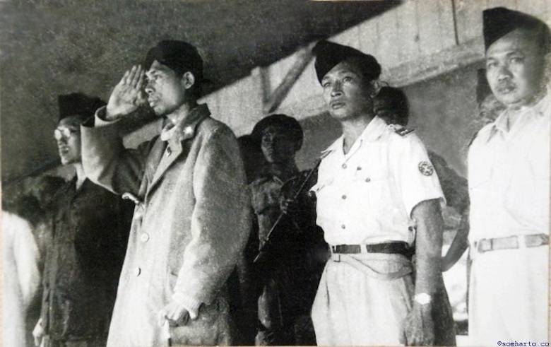 Tentara, Baliho dan Polisi