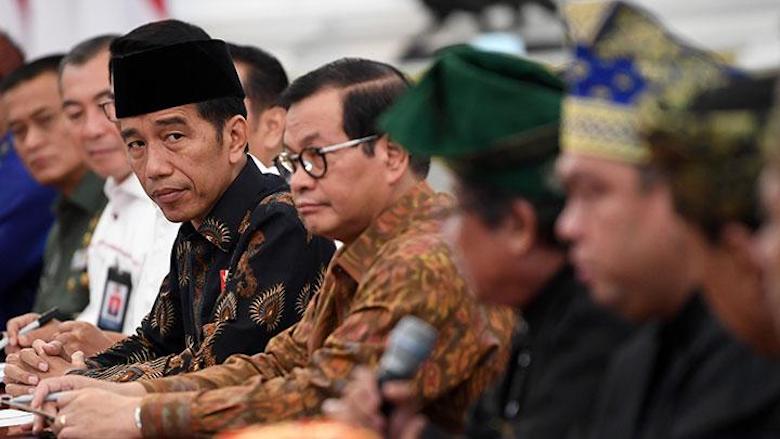 Jokowi Dikeroyok Koruptor, Teroris, Khilafah Sekaligus OPM