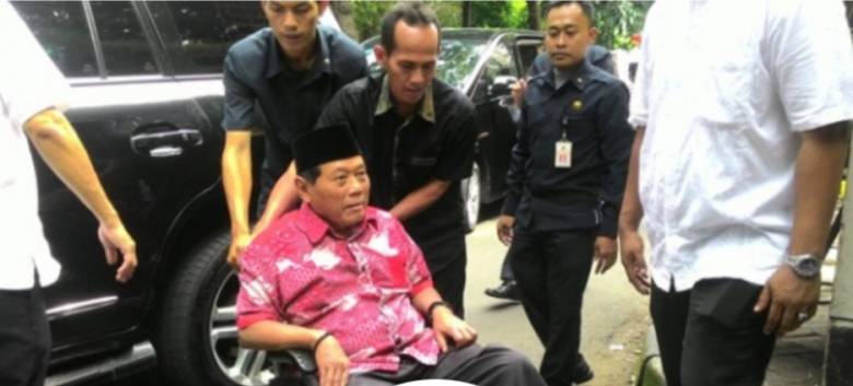 Baju Jas Untuk Pak Harmoko