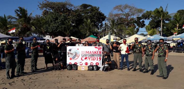 Seribu Masker Gratis 'Hujani' Pengunjung Pantai Legian