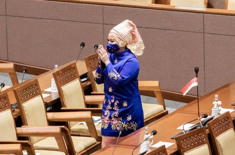 Jadi Anggota DPR, Rezka Oktoberia Bikin Sejarah Bagi Luak Limopuluah Sumatra Barat