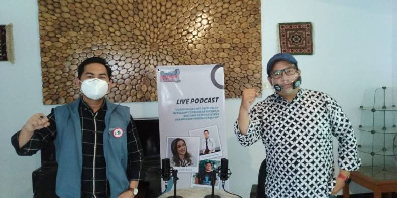 Kalangan Santri Ajak Masyarakat Disiplin Protokol Kesehatan dan  Vaksinasi