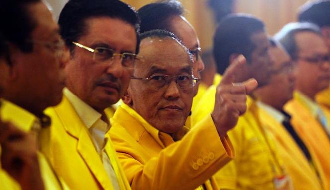 Gara-gara Ahok, di Golkar Fadel Digeser dan Aburizal Ditegur