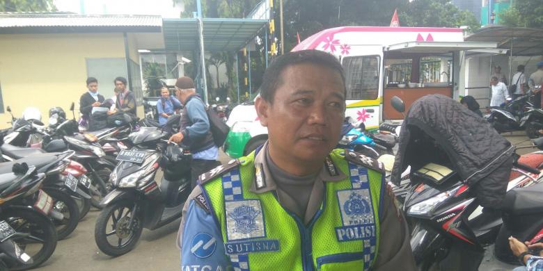 Polisi Hebat Itu Bernama Aiptu Sutisna, Melawan Kekerasan dengan Diam