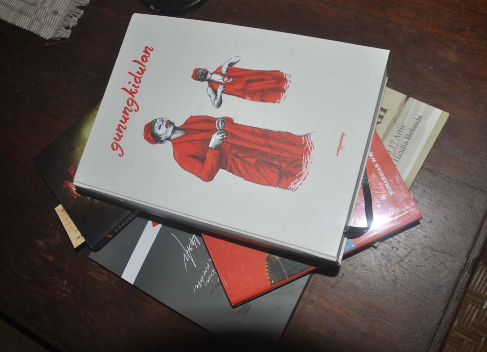 Buku Gunungkidulan Yang Ajaib dan Paradoks Dwi Hartanto