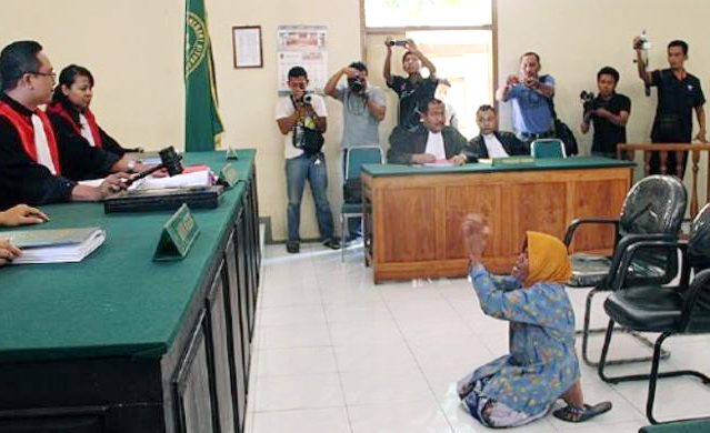 Di Hadapan Ketidakadilan