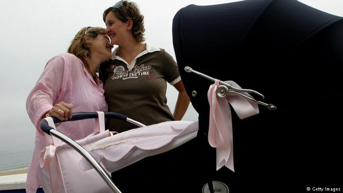 MK Dipuji Lantaran Tolak Uji Materi 3 Pasal KUHP