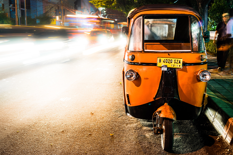 Dia Sudah Pergi dan Tanganmu Baru Terulur