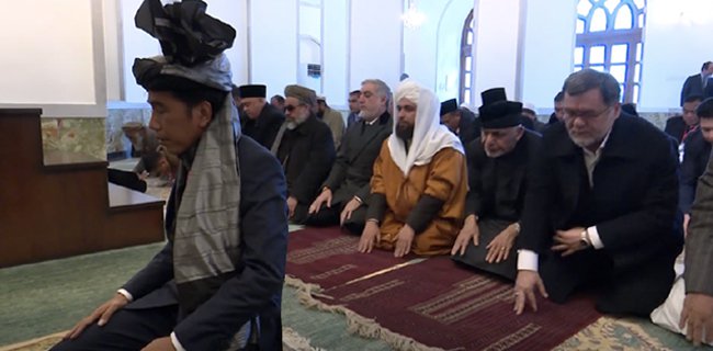 Saat Presiden Gani Menjadi “Makmum” Presiden Jokowi