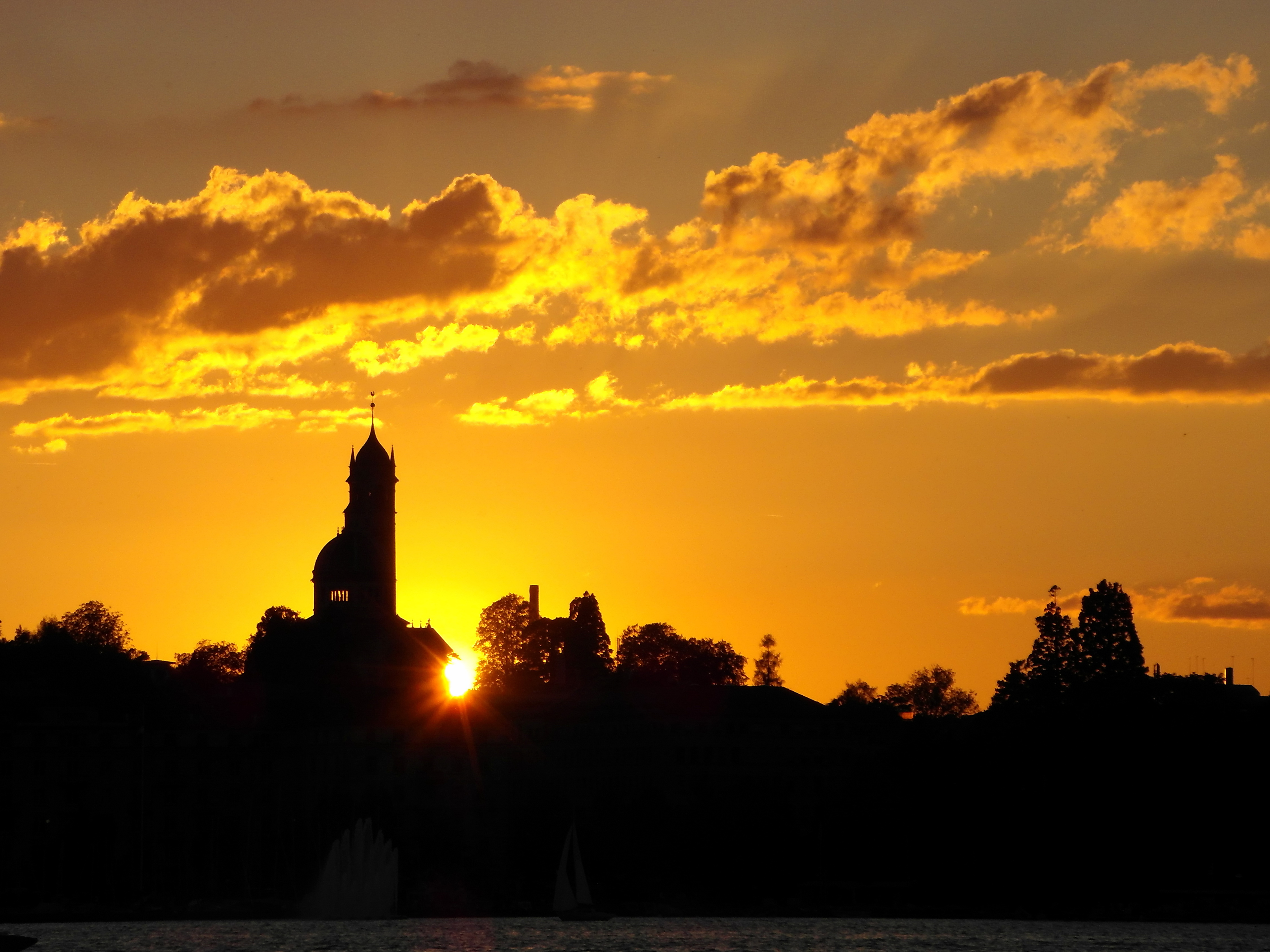 Kenapa Harus Takut dengan Bakti Sosial di Gereja?