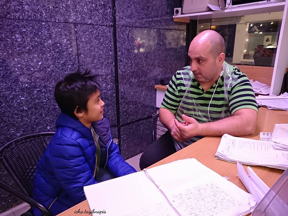 Percakapan Anak Sekolah dengan Pemilik Toko Daging