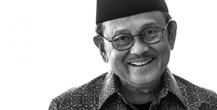 Hati-hati dengan Puja-puji dan Sekilas Cerita tentang BJ Habibie