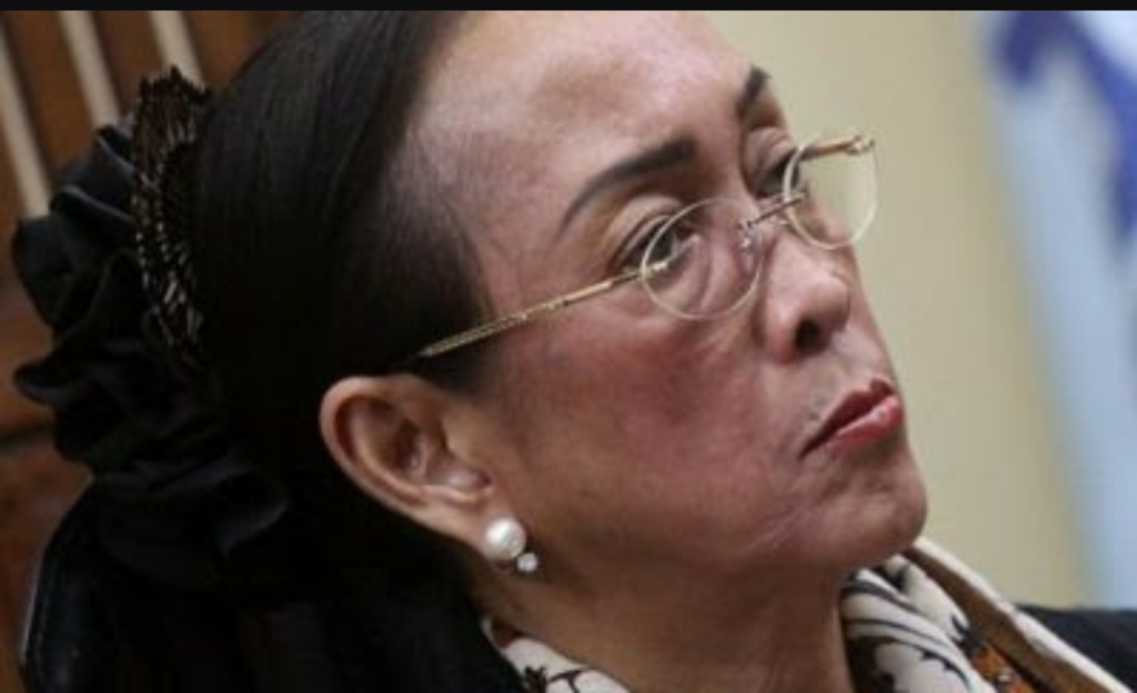 Orang-orang Gila Kasus, Beda antara Sukmawati dan Gus Nur