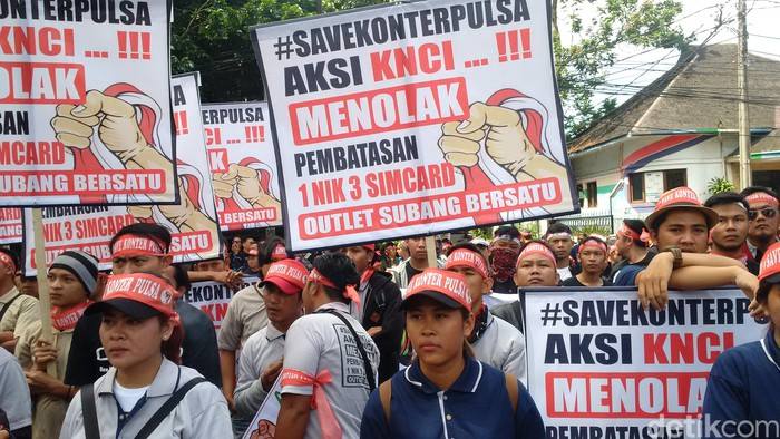 Gerakan Tukang Pulsa ke Istana Minta Jokowi Pecat Menkominfo
