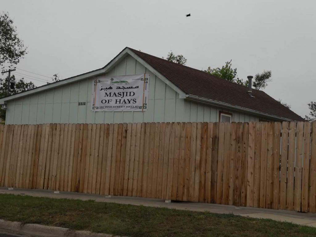 Rahasia Hape Imam Tarawih yang Ikut Ruku' dan Sujud