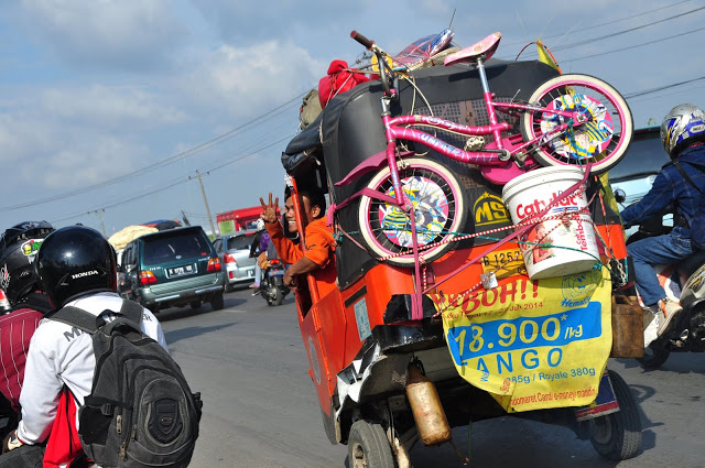 "The Great Migrations" Mudik Lebaran dan Klaim Jalan Tol