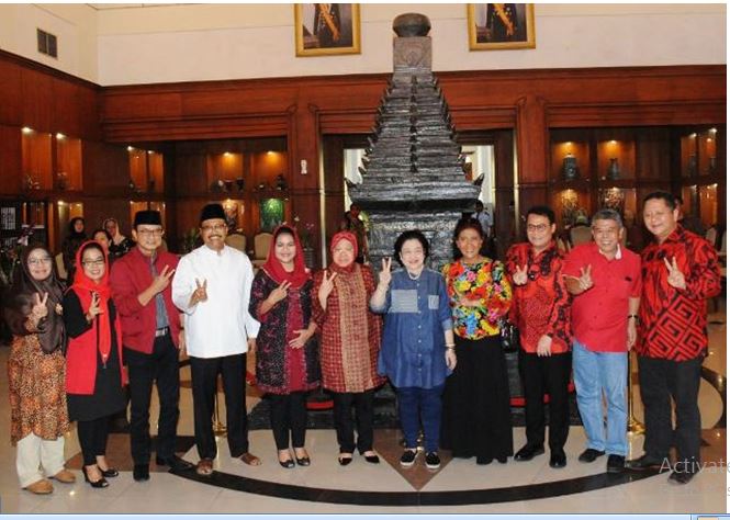 Ketika Walikota Risma Secara Vulgar Dukung Gus Ipul–Puti Guntur