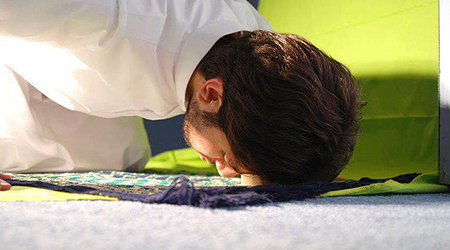 Begini Rasanya Shalat di Masjid Syiah, Setengah Suni Setengah Syiah