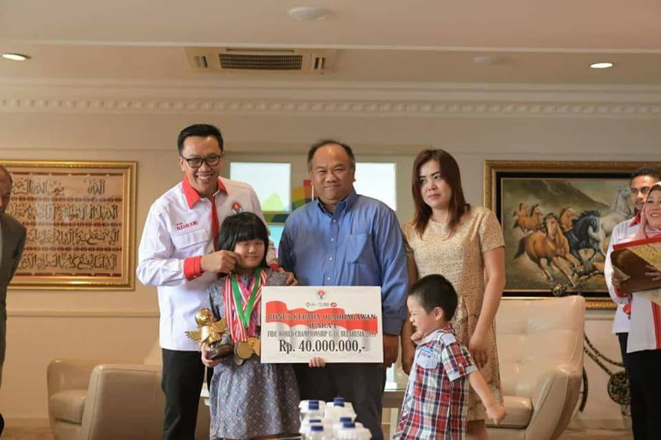 Samantha Dapat Bonus dari Menpora, Bagaimana dengan Kang Emil?