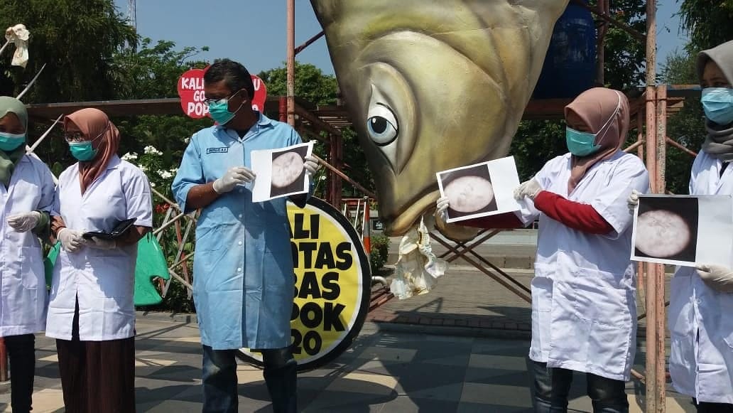 Ecoton Temukan 5 Kwintal Popok di Kali Surabaya