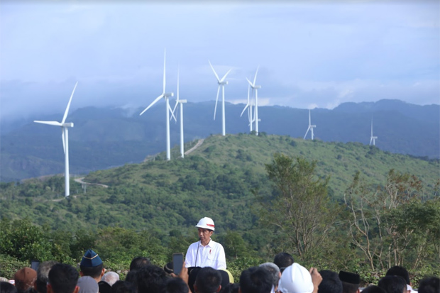Presiden Jokowi Memetik Angin dan Matahari untuk Kita Semua