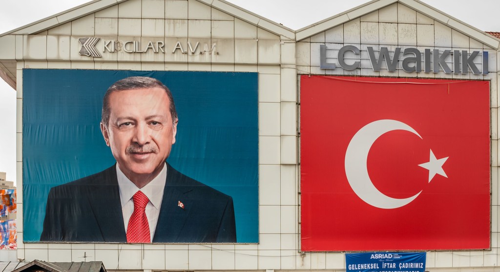 Ujian Lira untuk Menantu-Mertua, Cobaan Berat Albayrak Kian Berat