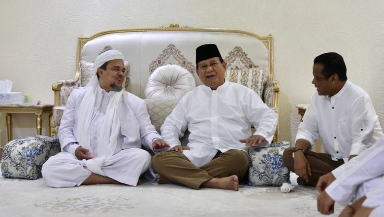Apa Iya Kepulangan Rizieq Shihab Menunggu Prabowo Menang Pilpres?