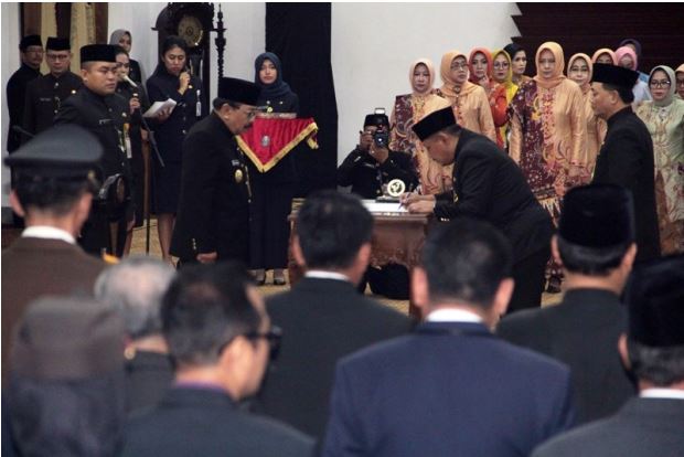 Gubernur Soekarwo Lantik Sekdaprov yang Diduga "Terlibat" Korupsi